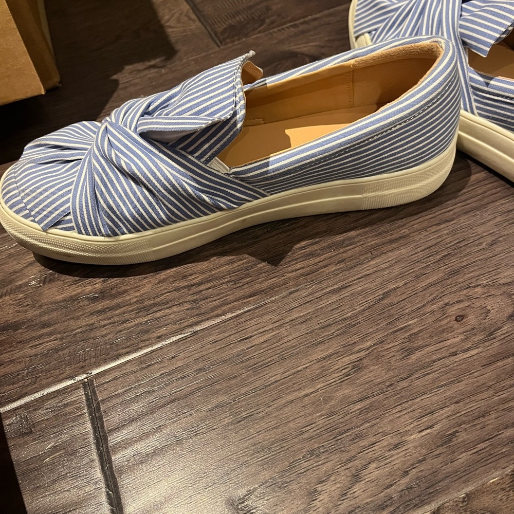 Sandals - Picture 1 of 2